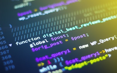 准确率上升趋势图与对勾确认标志